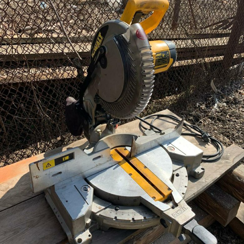Пила девольт 713. Торцовочная пила dewalt dw713. dewalt 713ks. dw713-ks. dewalt 713 торцовочная пила.