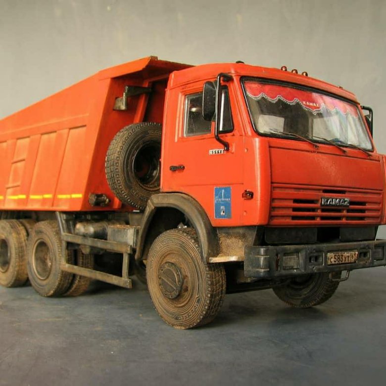 Сборная модель zvezda самосвал KAMAZ 65115