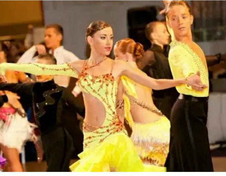 платье для бальных танцев латина ю2. красное платье для латиноамериканских танцев. платье для бальных танцев латина ю2. латина молодёжь ю2 сптс. спортивно бальные платья латина ю1.