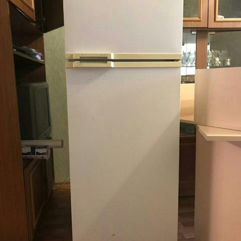Холодильник атлант авито. Холодильник Атлант 1702. Холодильник атлас. Атлант холодильник старый. Холодильник Атлант СССР.