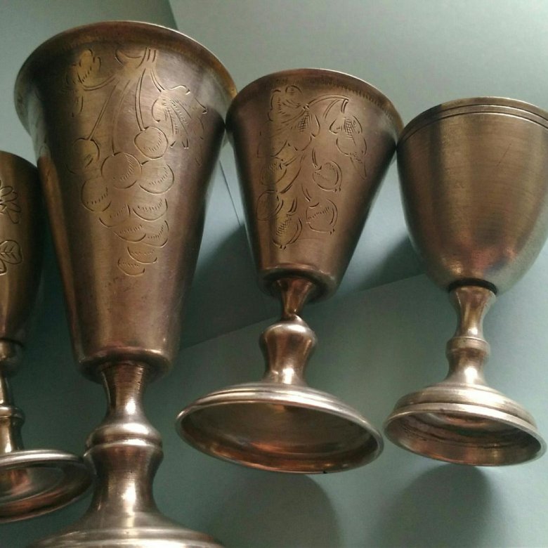 Древнерусская рюмка 4 первая к. Рюмки из серебра царская. Кожаный кубок средневековье. Серебро рюмки на ножке. Византийские серебряные чаши xii века.