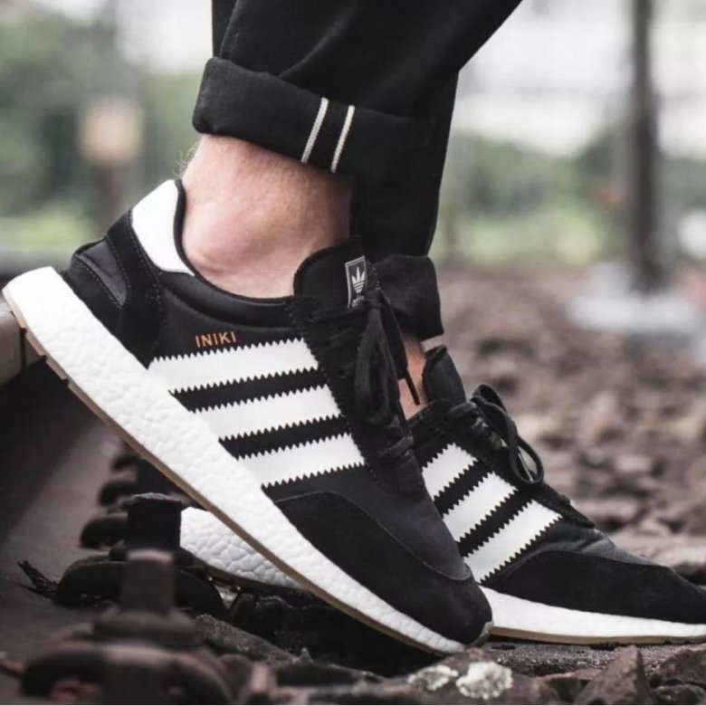 Адидас бело черные мужские. Adidas Iniki. Adidas Iniki черные. Кроссовки адидас иники. Iniki adidas мужские
