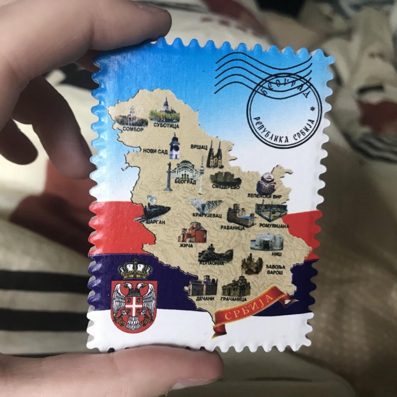 сербия рынок. национальные сувениры сербии. айвар перекресток. сербское вино с вишней. сербская еда в магазине.