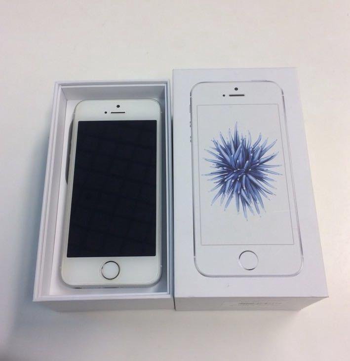 Авито ульяновск айфоны. Iphone se Silver. Iphone se 32 белый. Серебряный айфон 5se. Айфон се 1