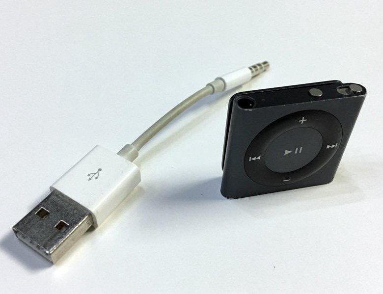 Ipod shuffle купить. Плата IPOD Shuffle 1 GB. IPOD Shuffle Black. Айпод шафл аналог. IPOD Shuffle фото.