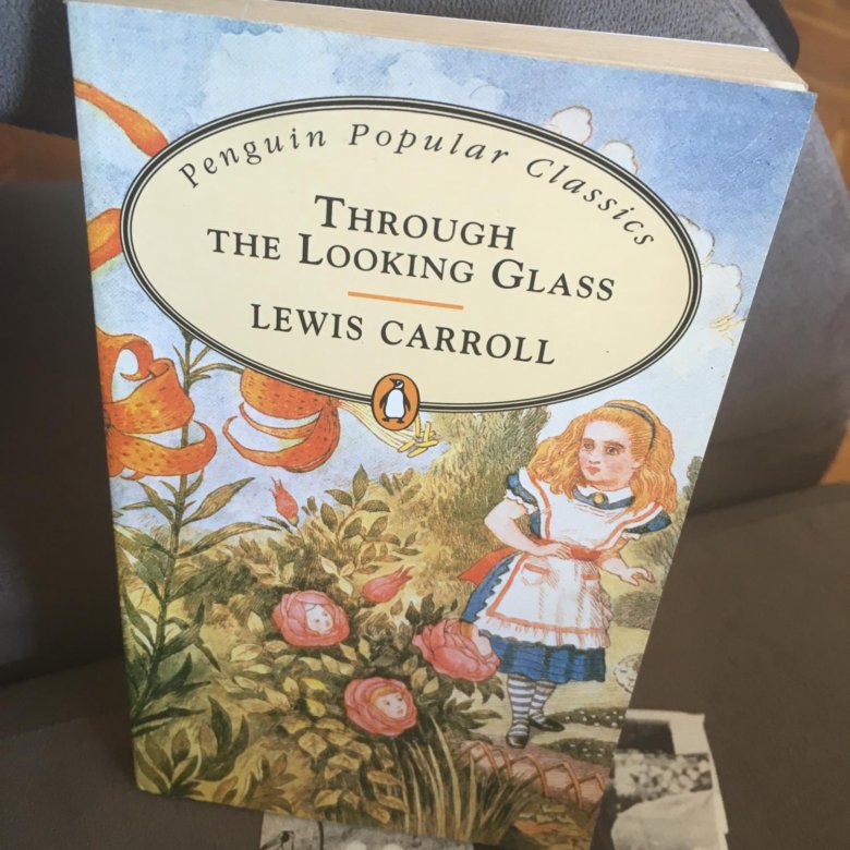 Сердце дракона или путешествие с печенюшкиным. Кэрролл л. Алиса в зазеркалье (1871). Кэрролл алиса в зазеркалье обложка книги. Алиса в зазеркалье шашматыльюис кэрролл.