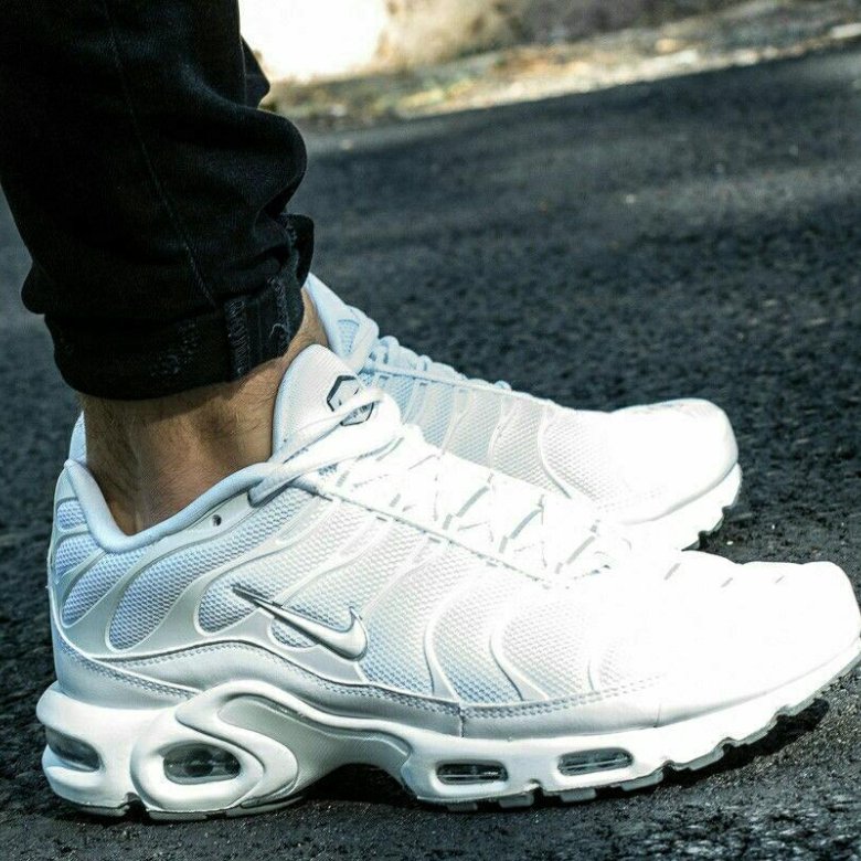 Аир макс плюс белые. Nike Air Max TN Plus White. Nike Air Max TN белые. Nike Air Max TN Plus белые. Nike Air Max TN White.