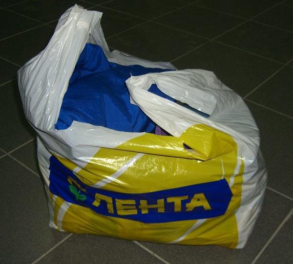 Большой пакет для вещей. Пакет лента. Пакеты лента большие. Большой пакет в скотче. Пакет вещей из ленты