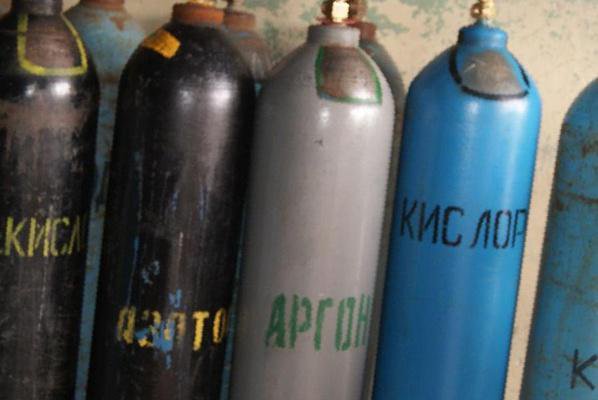 Гелий азот аргон. Давление в баллоне с азотом от температуры. Баллоны с кислородом и ацетиленом. Защитные газы при сварке. Маркировка баллонов с азотом.