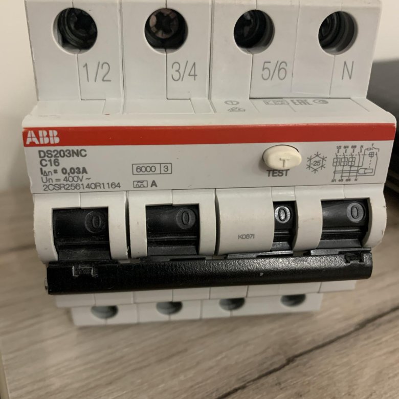Автоматический выключатель abb c16. Ds203 ABB. ABB c16 DS 203. Ds203 16 а. Ds941-AC c16.