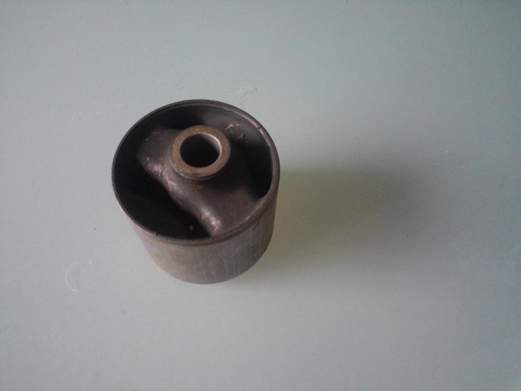 Сайлентблок mitsubishi. Mr510418 сайлентблок Mitsubishi