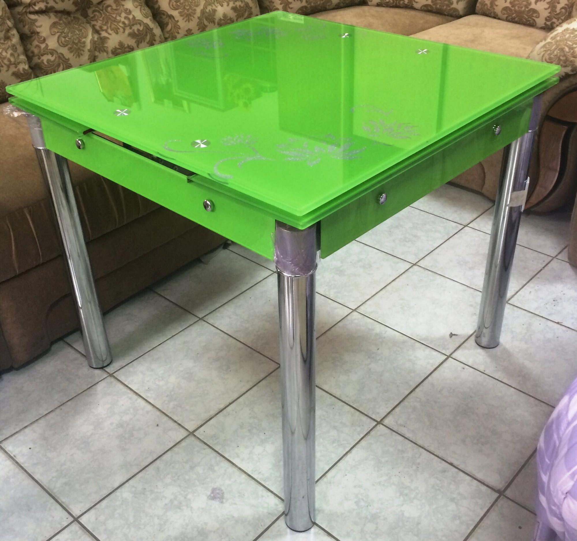 Зеленый стеклянный стол для кухни