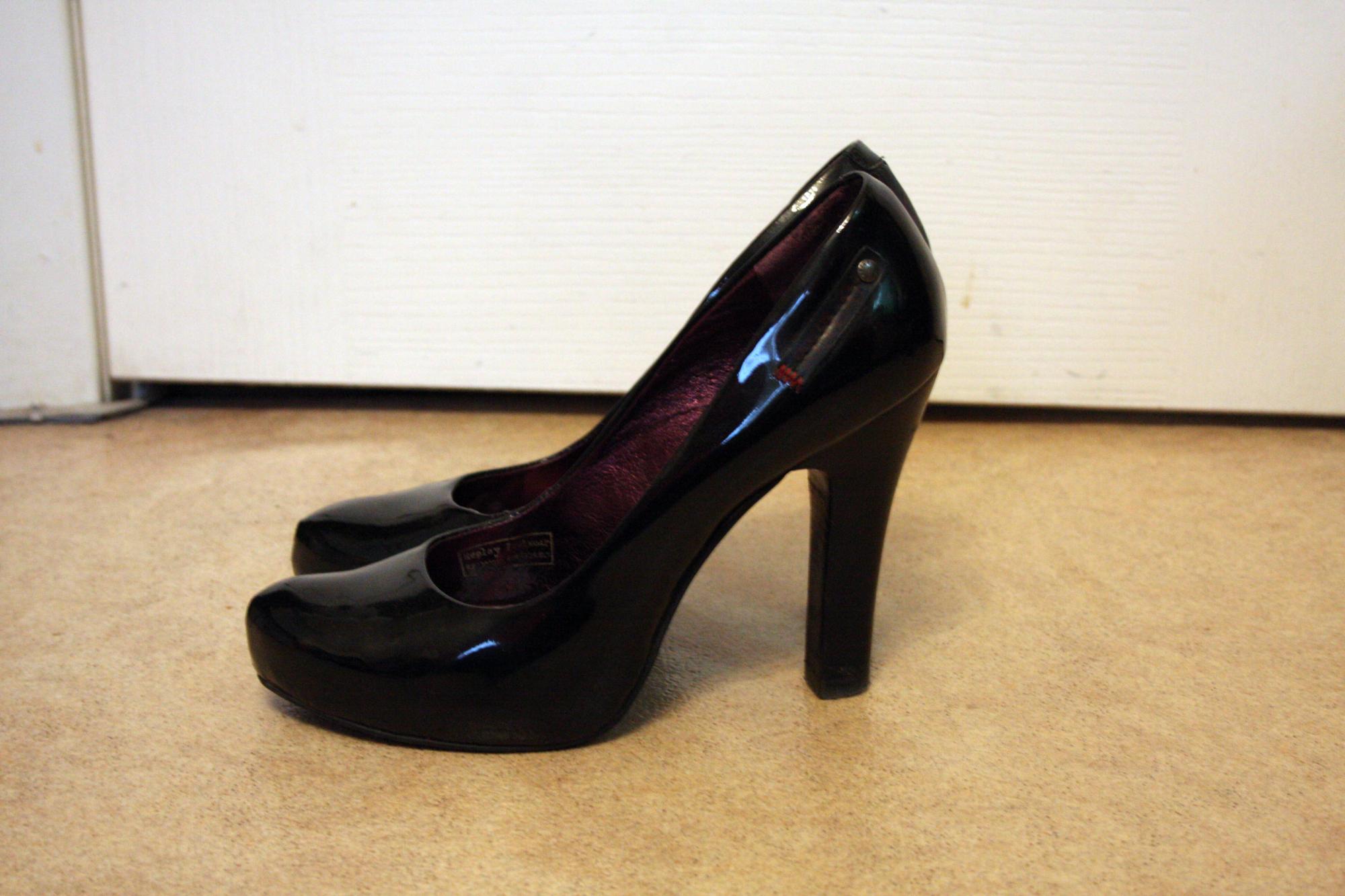 Авито туфли китай 50г. Авито туфли кожаные женские 39 размер. Балетки reserved. Авито туфли 38 размера. 37 размер обуви.