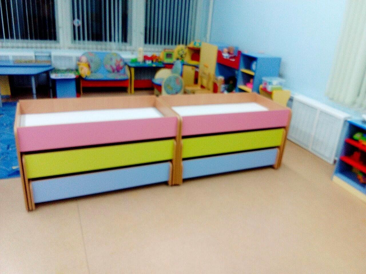 Трехъярусная кровать для детей выдвижная в детском саду