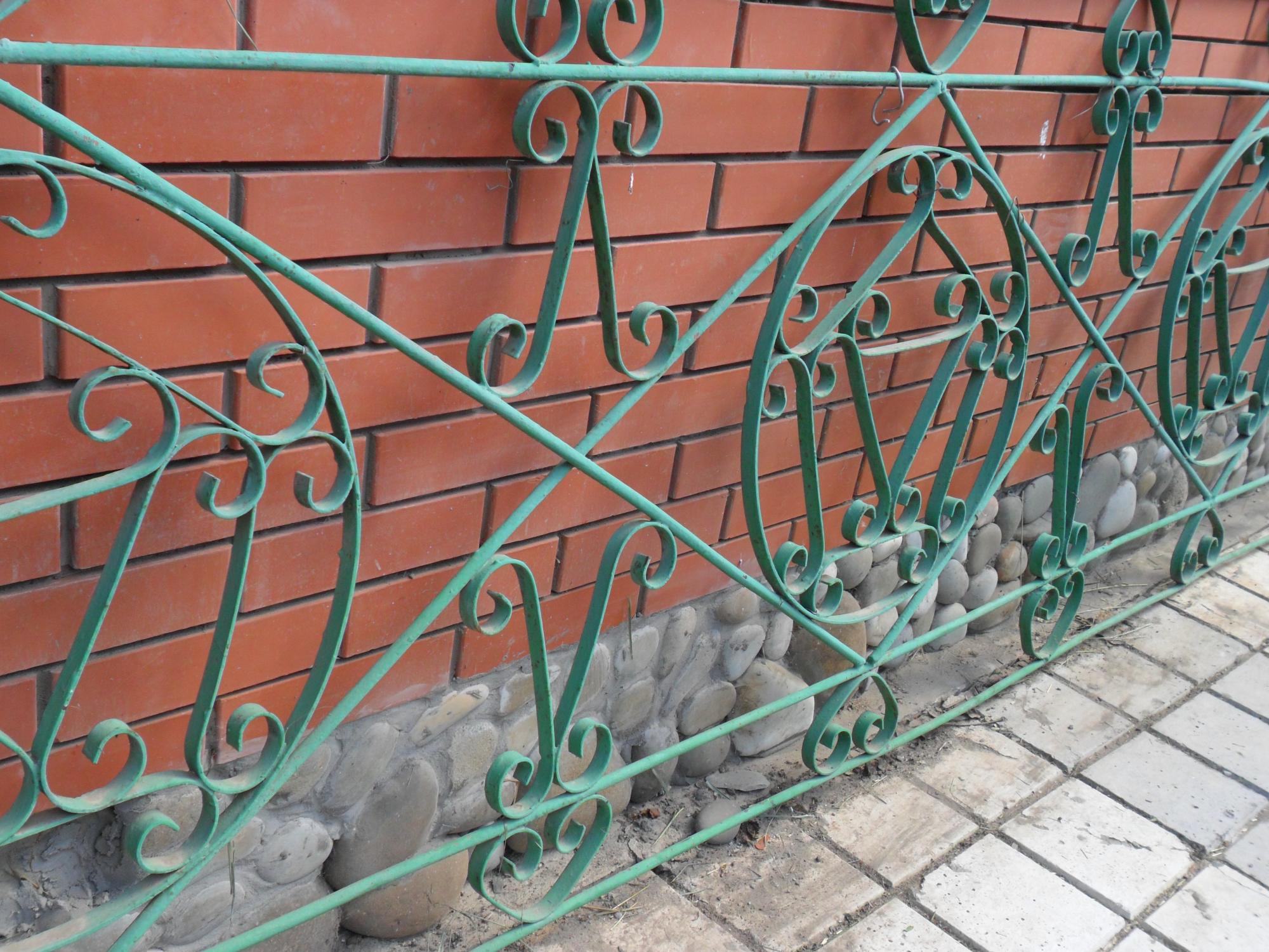 Grand line ral 8017 забор. Красивый забор. Забор жалюзи ранчо гранд лайн. Ограждение фигурное. Ворота эстет 2,0х3,6 ral 6005.