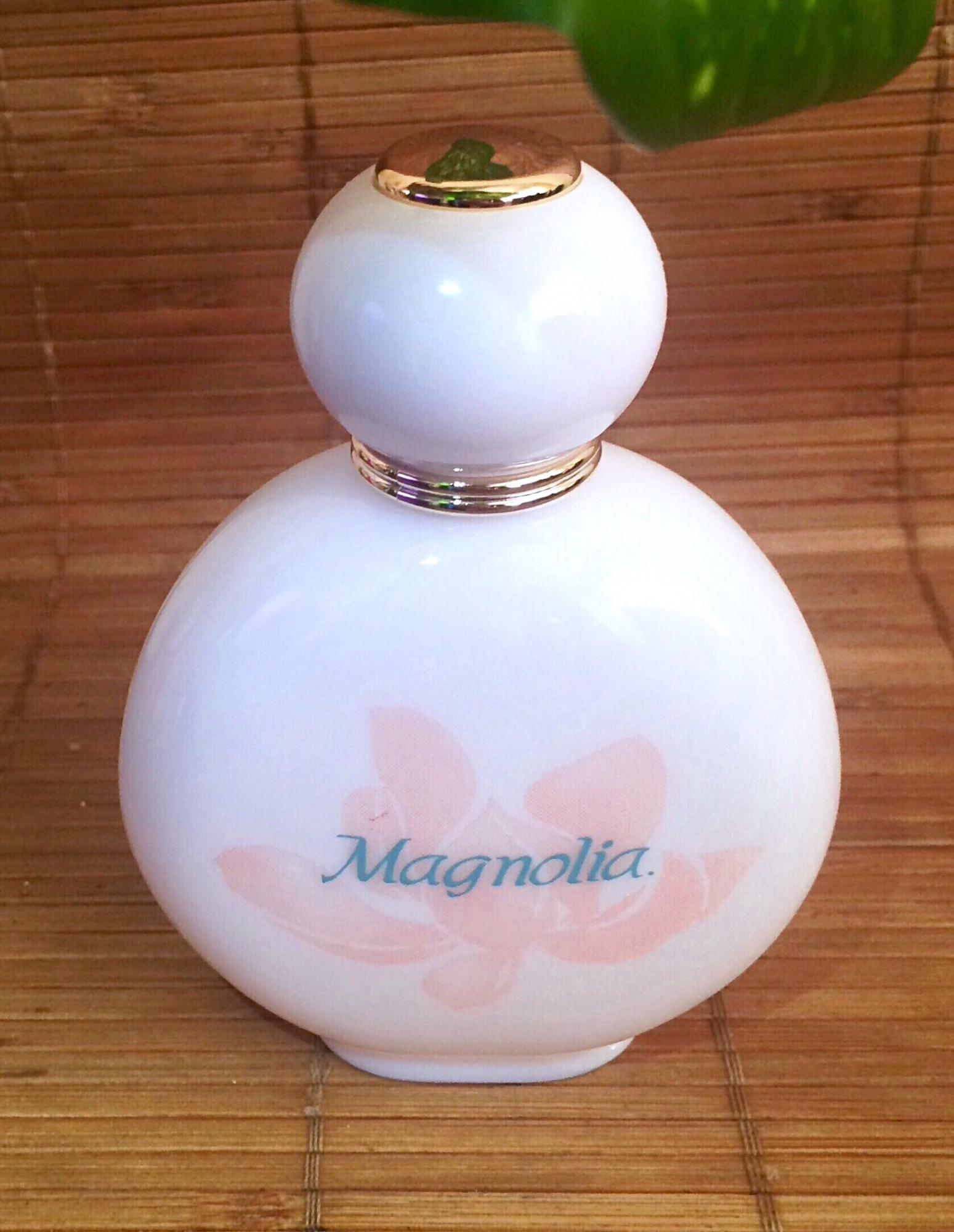 Magnolia parfum. Magnolia духи Ив Роше. Духи Магнолия Yves Rocher. Yves Rocher Магнолия туалетная вода. Духи Магнолия Франция Ив Роше.