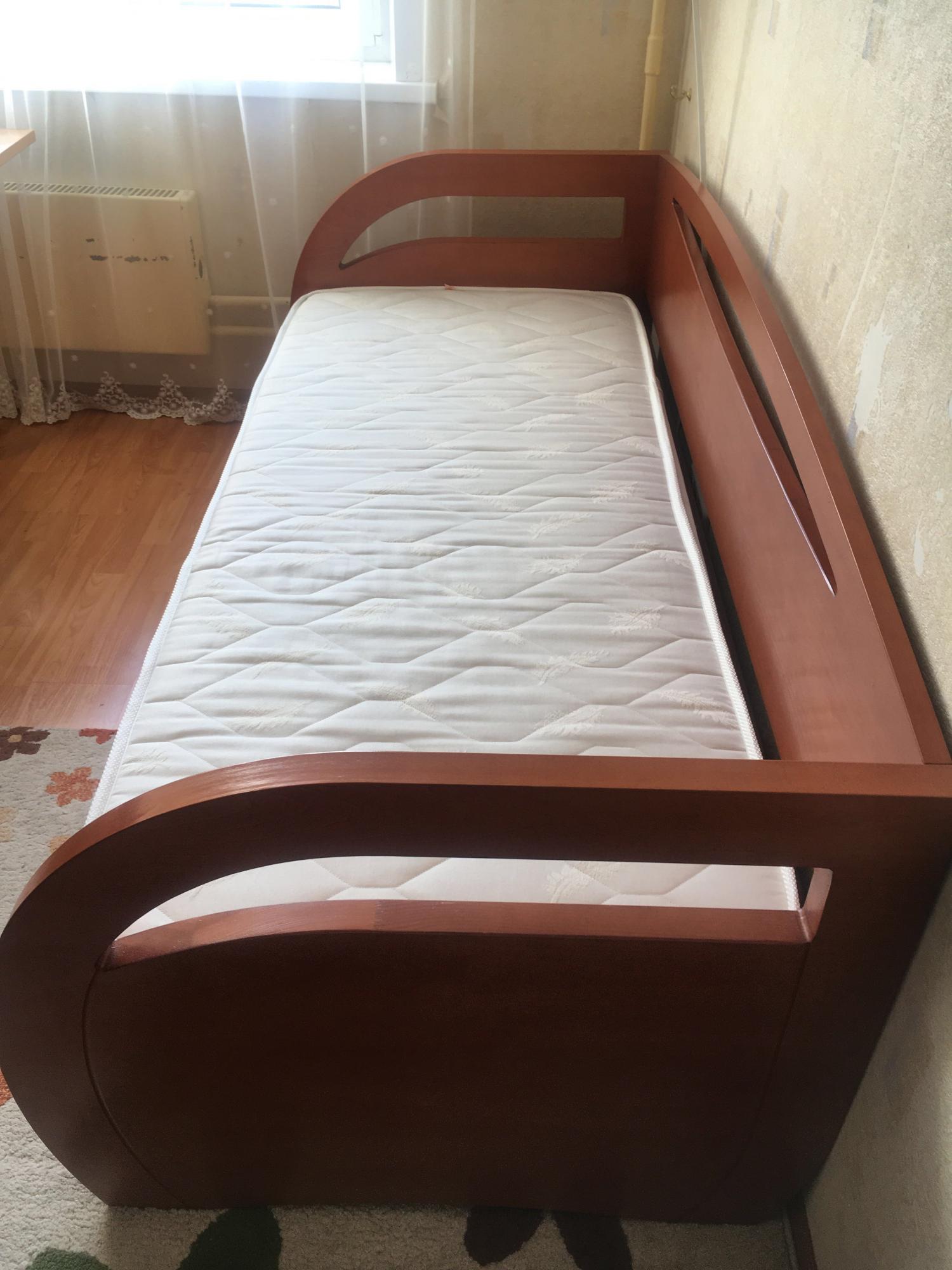 односпальная кровать с ортопедическим матрасом с ящиком для белья