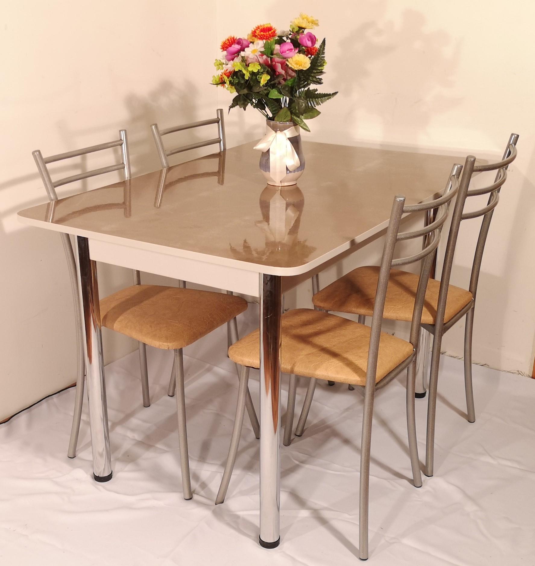 Столы стулья кухонные москва. Обеденная группа для маленькой кухни. Обеденный стол и стулья для маленькой кухни. Кухонные столы и стулья для маленькой кухни.