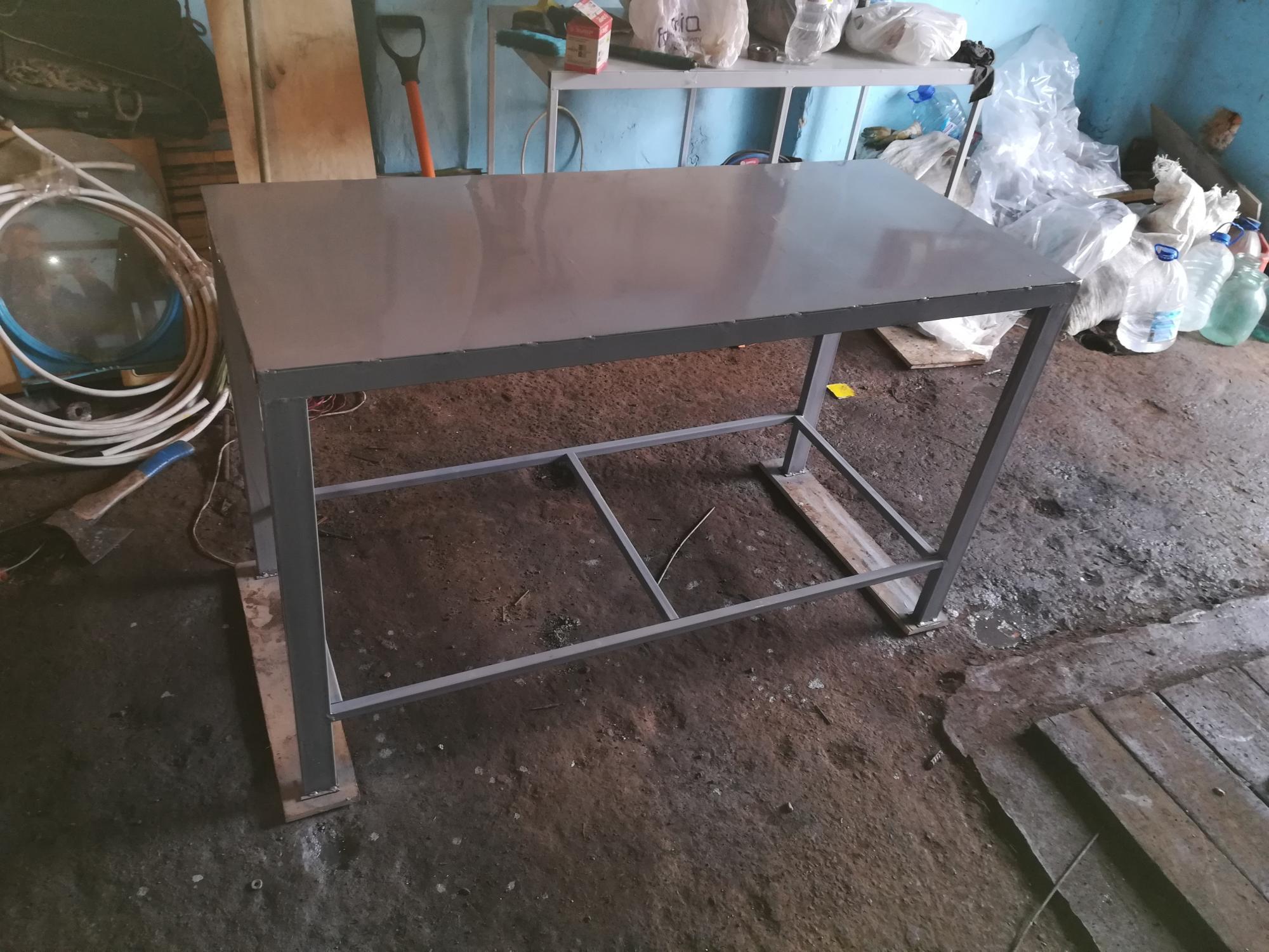 Купить б/у металлический стол в гараж