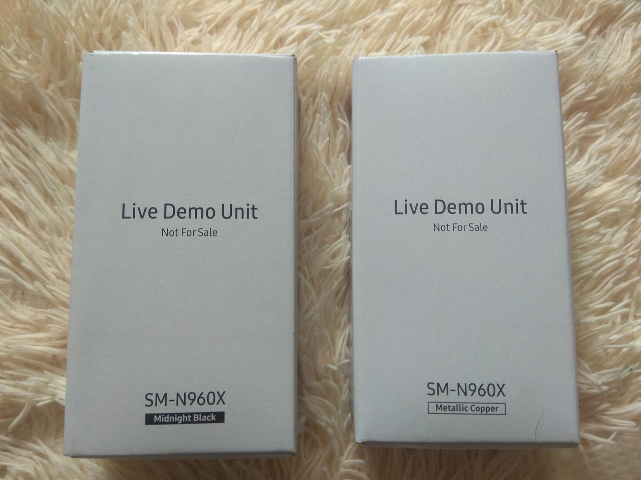 Демо юнит. Самсунг Live Demo Unit. Samsung Galaxy s21 128gb Live Demo Unit. Samsung Live Demo Unit коробка. Гравировка Live Demo Unit.