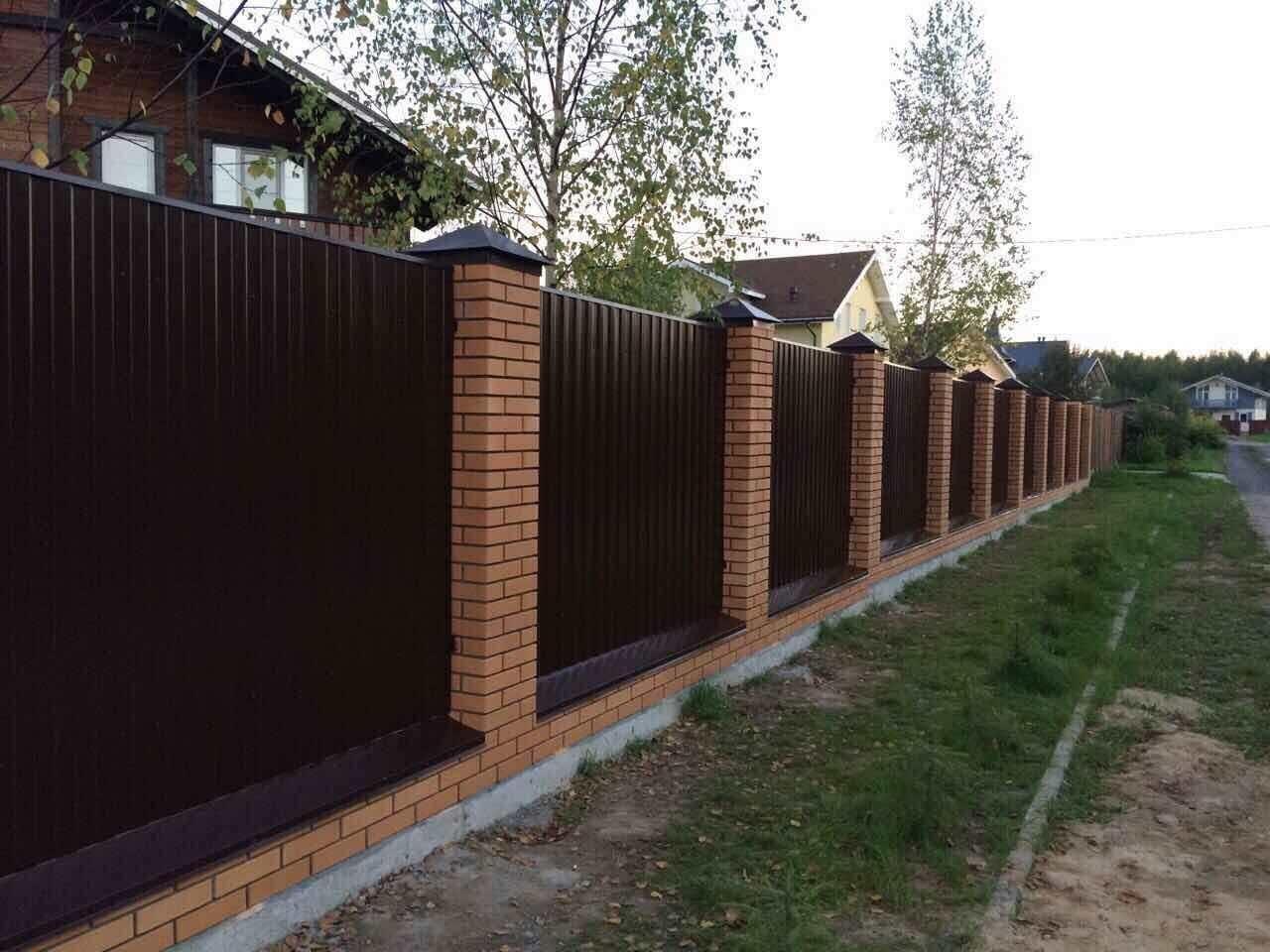 Солнечногорские заблры. Забор из профнастила 7024. Профлист забор с газоном. Забор под ключ московская область. Заборы шаховская московской области.