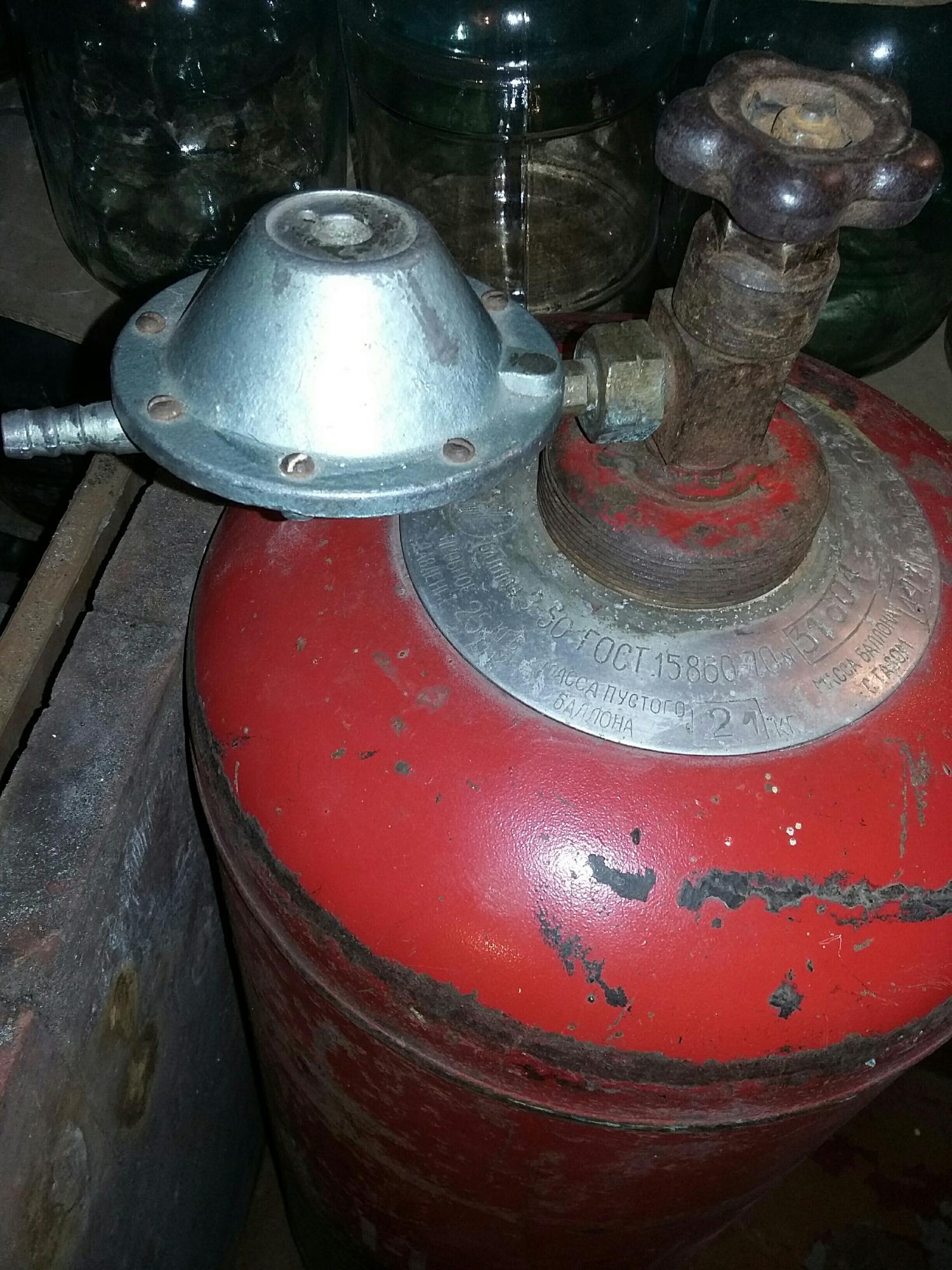 Заправка баллонов омск. Газовый баллон 50 литров. Пропановый баллон 40л. Заправка баллонов омск. Заправка баллонов газом.