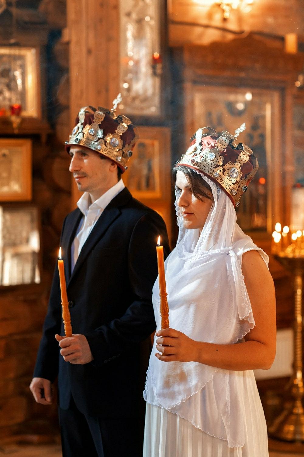 Православные женихи. Венчание в православной церкви. Венчание в храме. Свадьба в церкви. Церемония венчания в церкви.