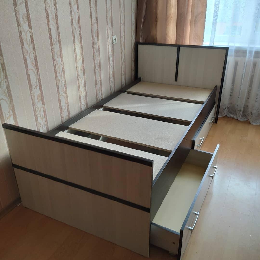 Односпальная с ящиками белая кровать Сакура