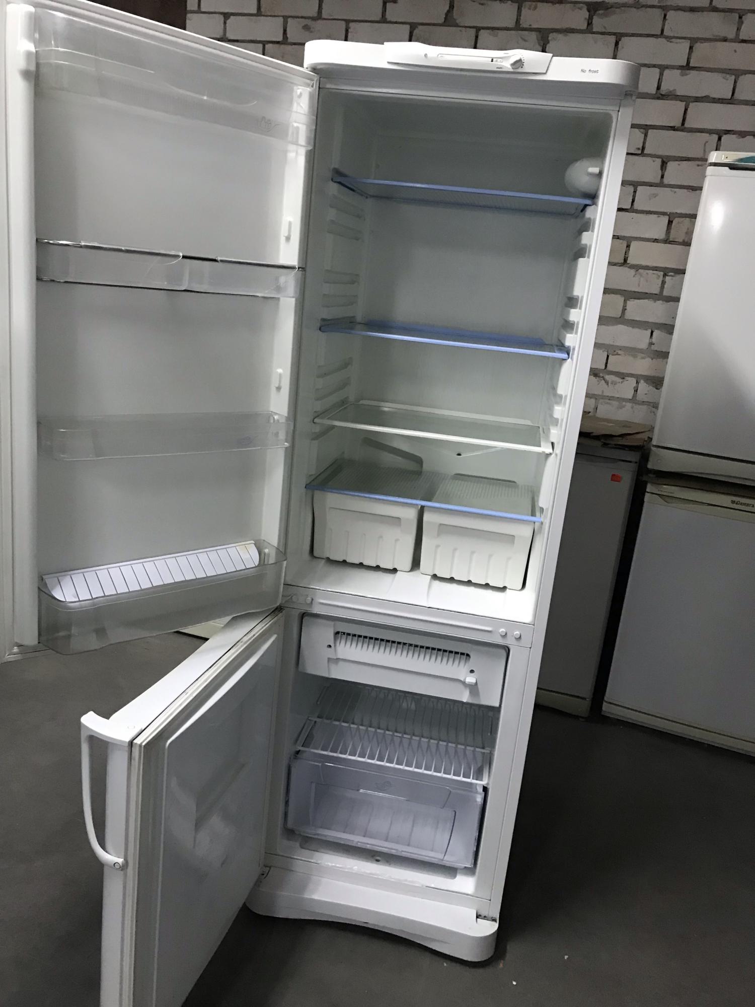 Недорогой холодильник no frost. Холодильник Индезит двухкамерный ноу Фрост 185 см. Холодильник двухдверный с ноу Фрост Индезит. Холодильник эндизит ноуфрост.