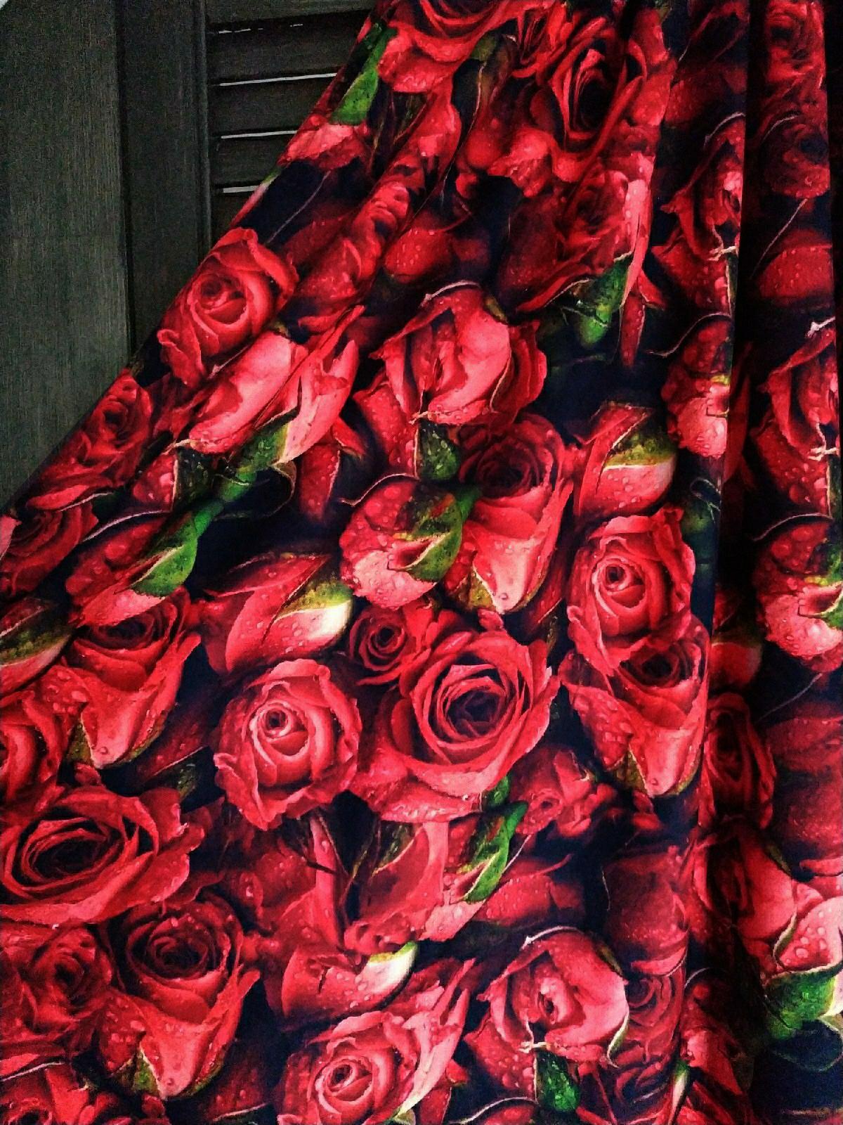 Ткань черная с розами