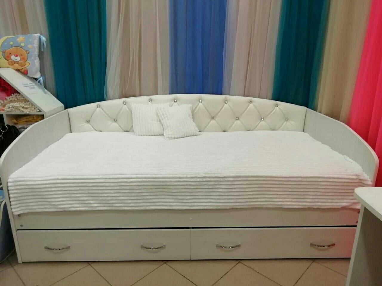 Кровать полуторка с каретной стяжкой