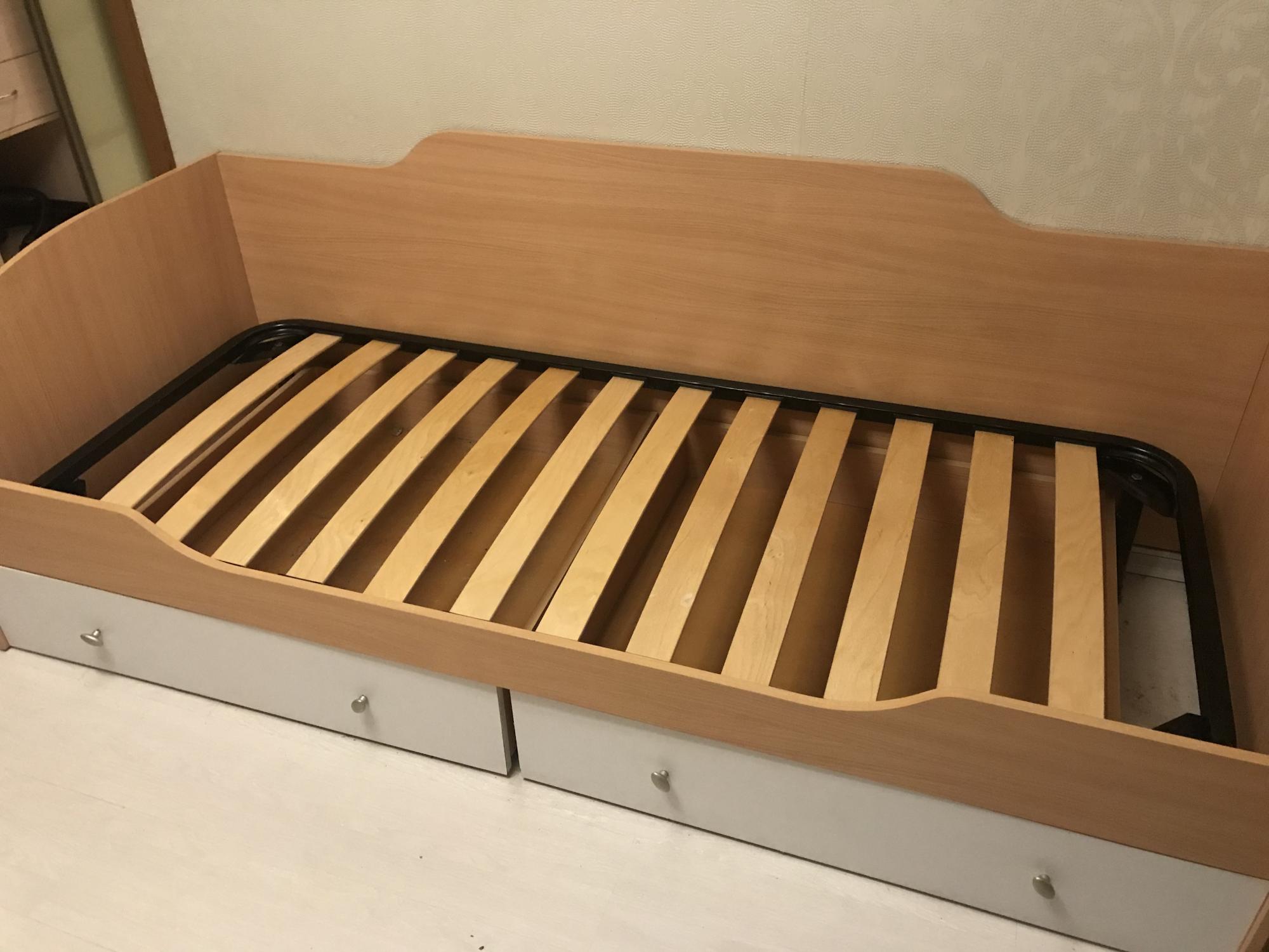 Кровать из набора мебели Ручеек