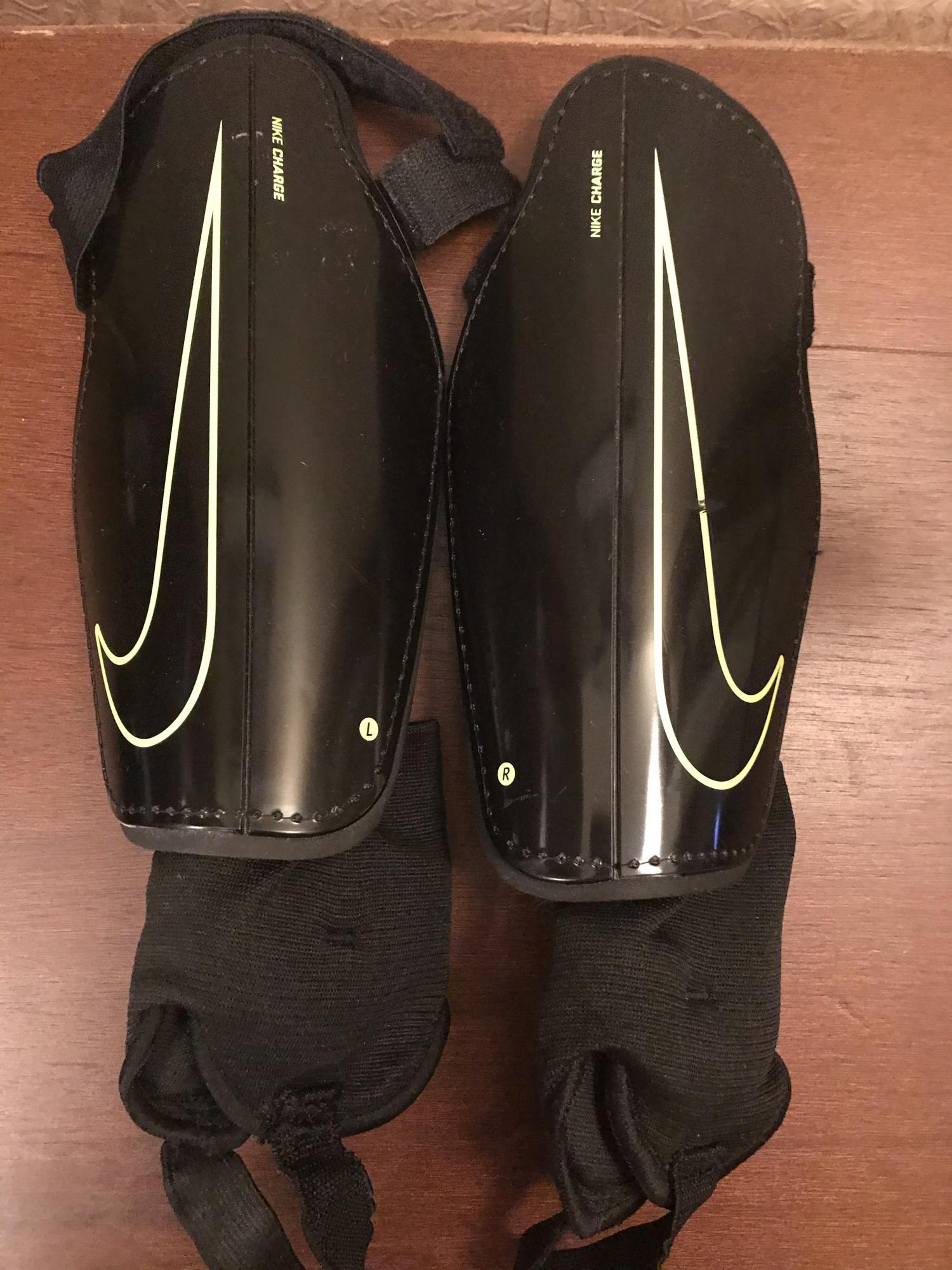 Бутсы Nike р.6y(25,2см)+щитки+гетры в Москве