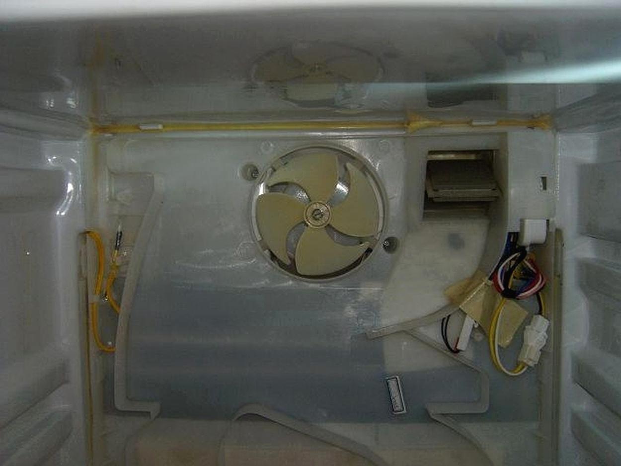 Ремонт холодильников no frost. Холодильник Samsung no Frost rl33. Холодильник самсунг двухкамерный вентилятор холодильной камеры. Вентилятор в холодильнике самсунг ноу Фрост rl33. Вентилятор для холодильника самсунг ноу Фрост.