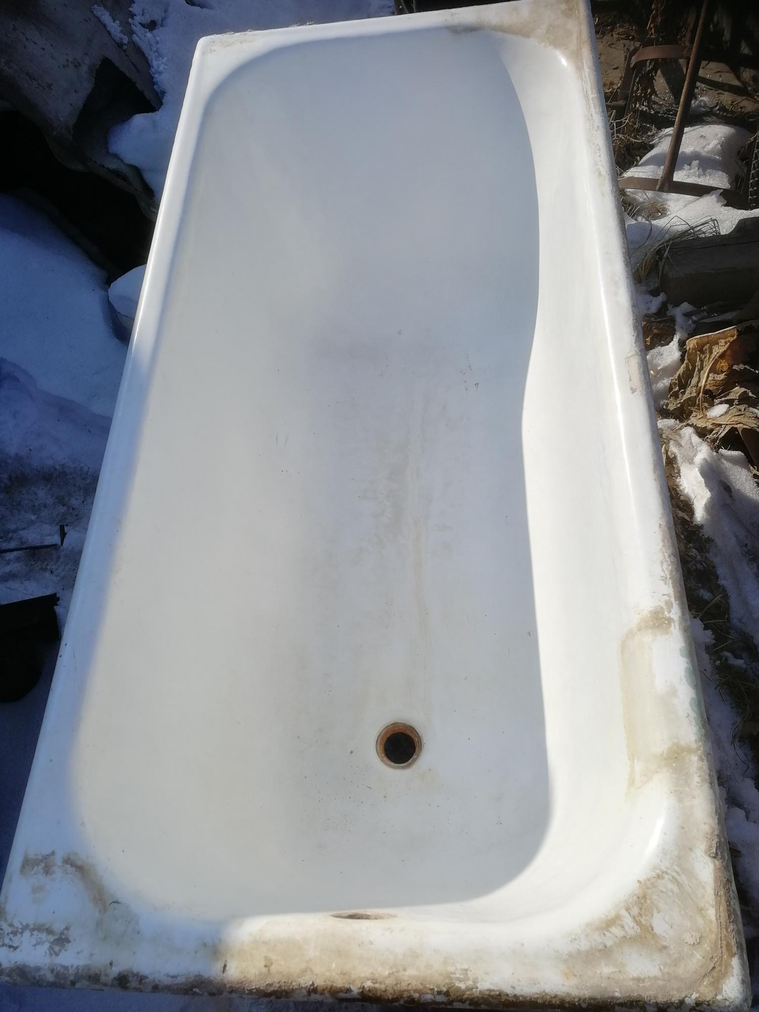 Ванна чугунная б/у. Советская чугунная ванна. Чугунная ванна в городе Спасск Дальний. Сдать ванну чугунную. Вывоз чугунной ванны из квартиры