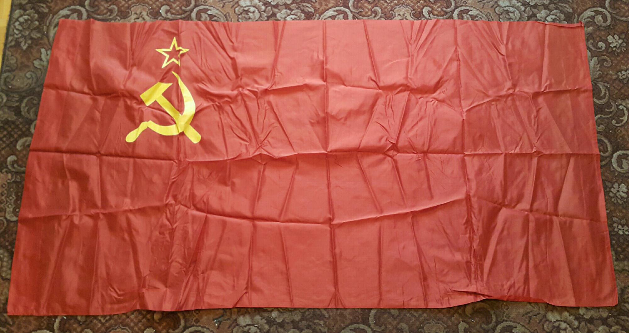 Флаг СССР на даче. Знамя СССР большое. Флаг СССР покрывало. Подушка из советского флага.