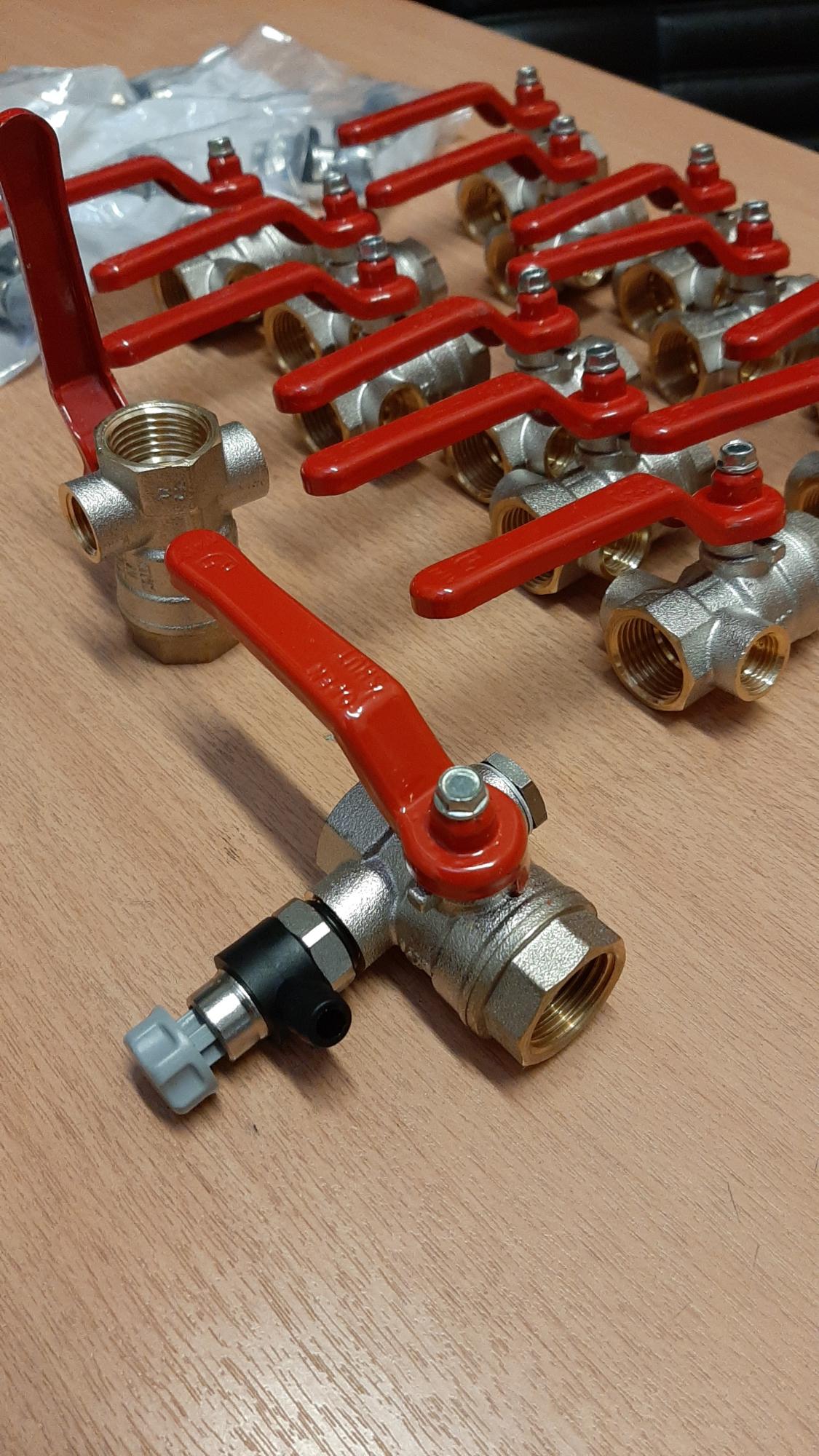 Uni fitt кран шаровой 1 1/4. Кран для манометра со спускником 1/2. Кран спускник 1 2. Кран спускник 1 2. Кран данфосс со спускником 15dn.