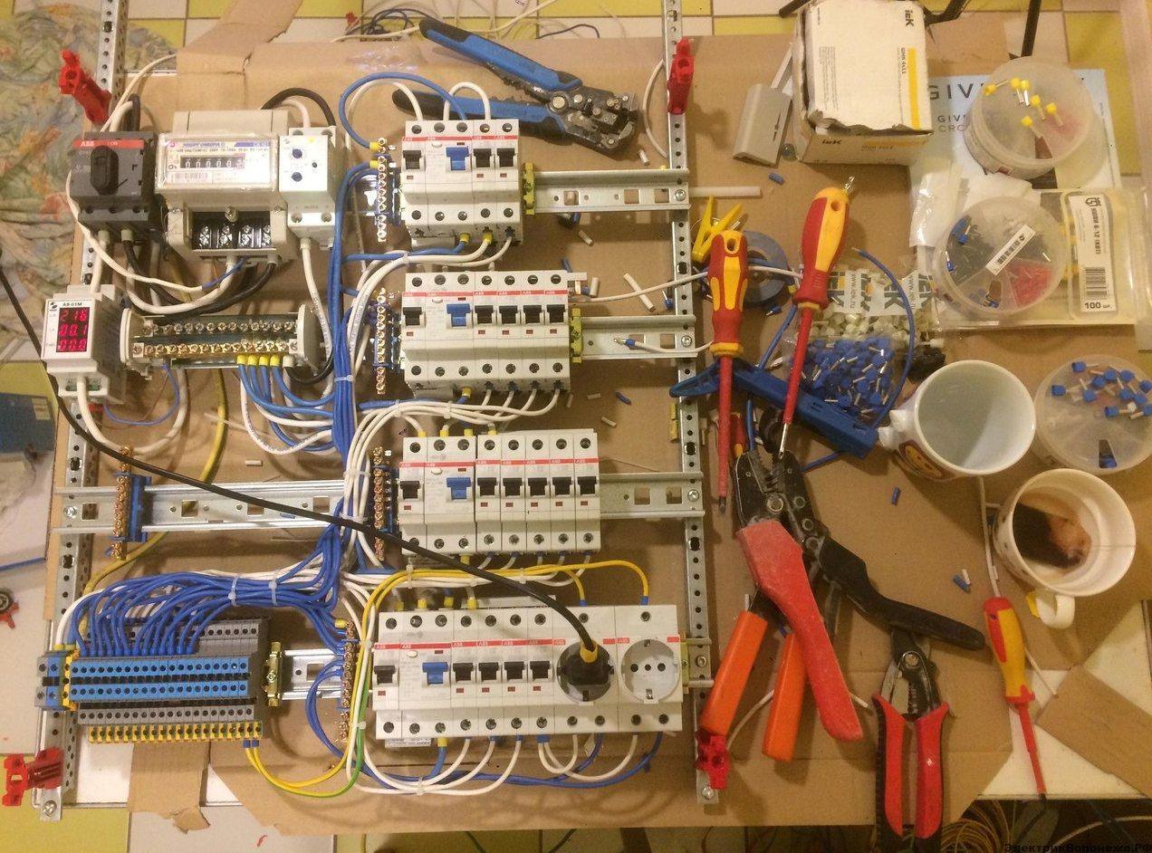 Оперативно 24. Слаботочные работы. Санкт-Петербург и электрика. Альтернативы слаботочному щитку. Щетка для щит электрика.