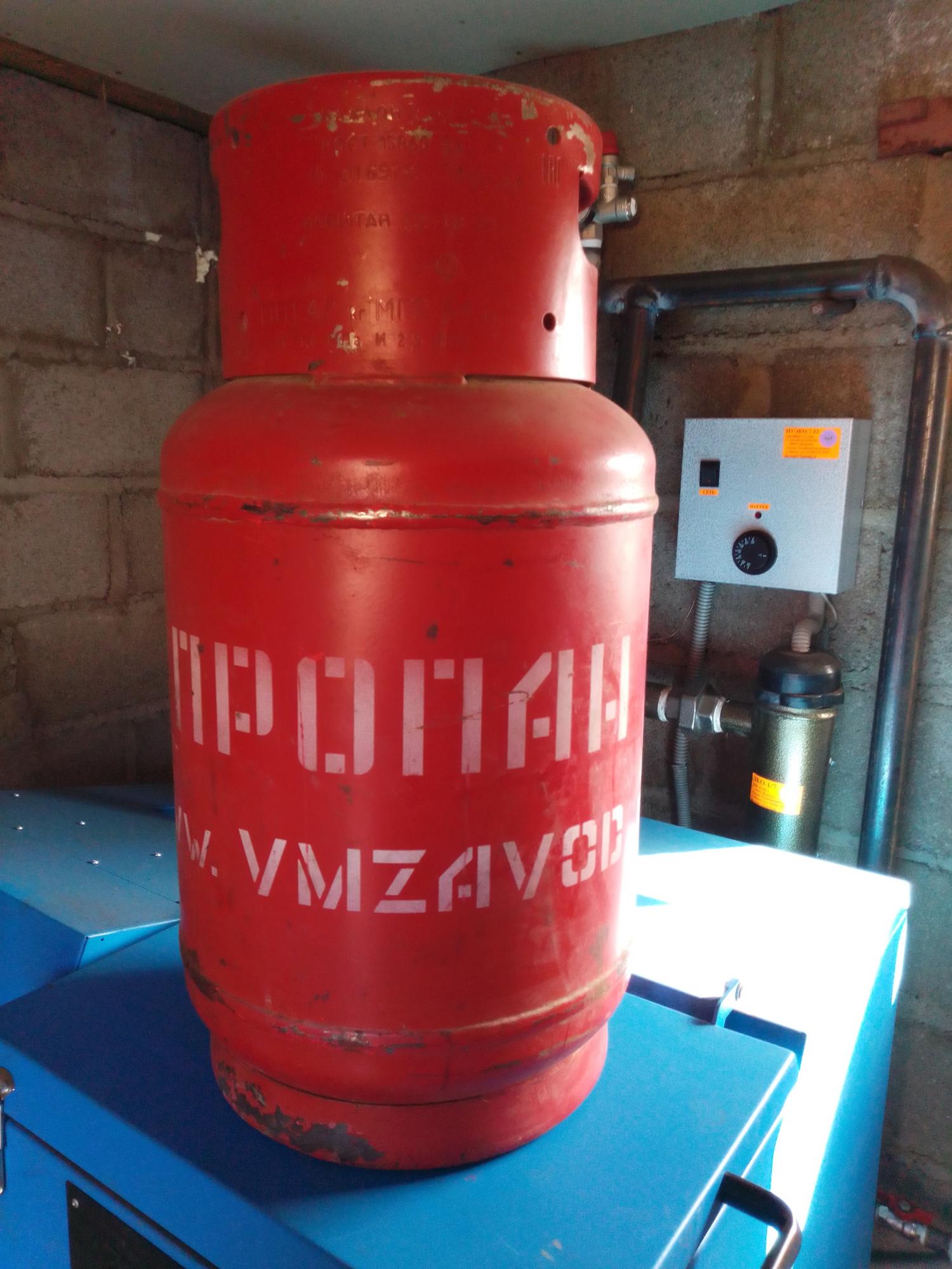 Пропан в баллонах красноярск. Пропановый баллон 27 литров. Резинка на газовый баллон 27 литров. Газовые баллоны в Красноярске. Урал вагон завод балон 12 литров.