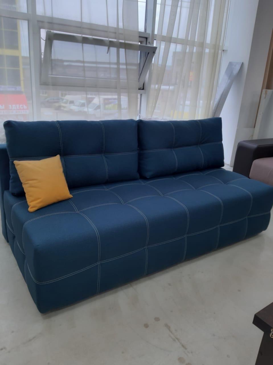 Синий диван без подлокотников