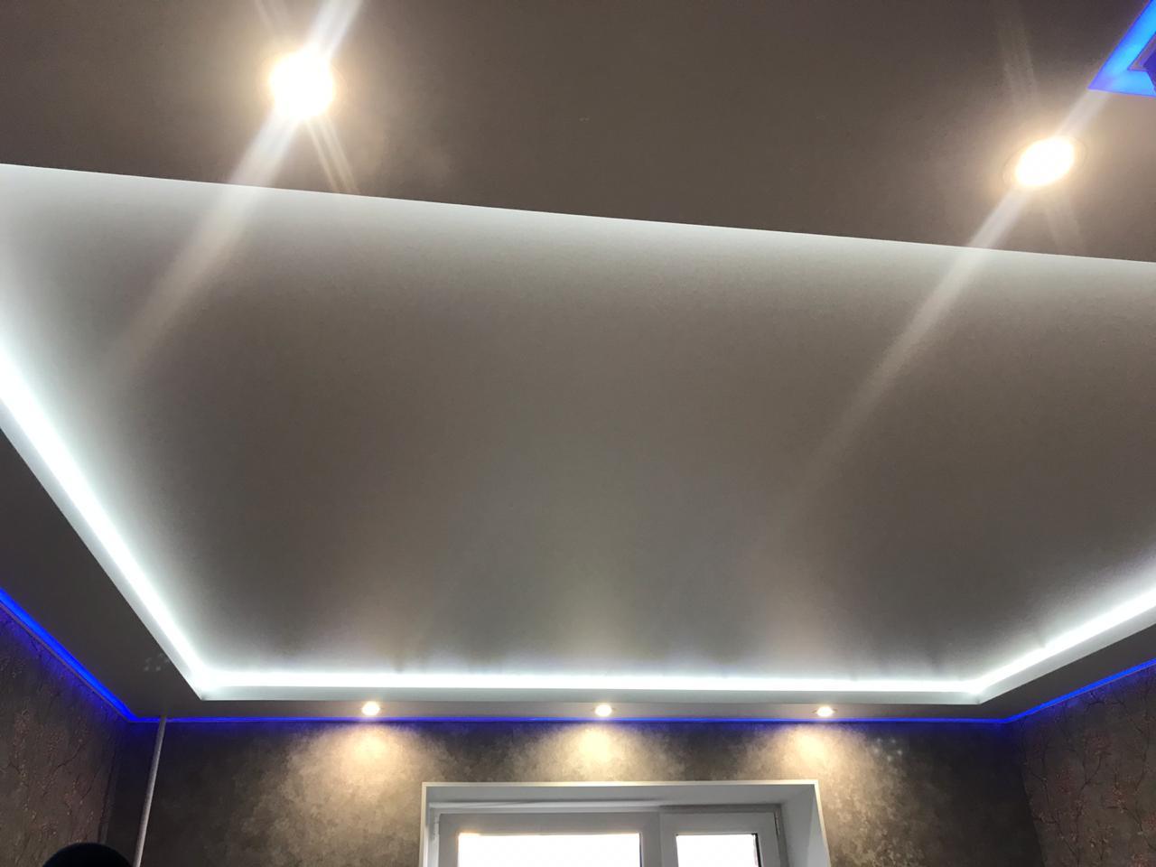 Навесной потолок с контурной подсветкой